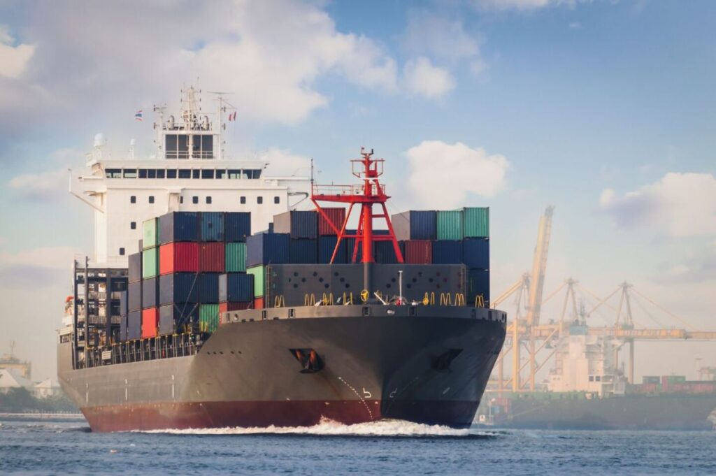 SE INCENDIA BARCO CON TRES MIL AUTOS A BORDO EN EL PACÍFICO; IBA RUMBO A MÉXICO