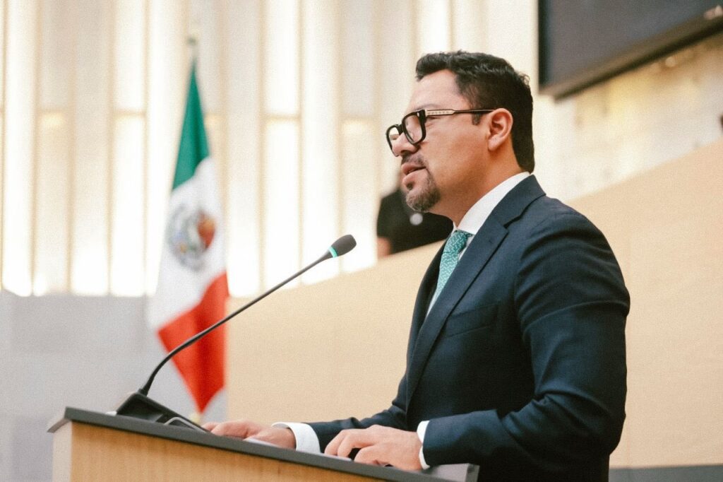 Andrés Villegas lidera histórica reforma en Puebla para regular cirugías estéticas
