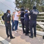 Policía Auxiliar brinda atención a persona en peligro
