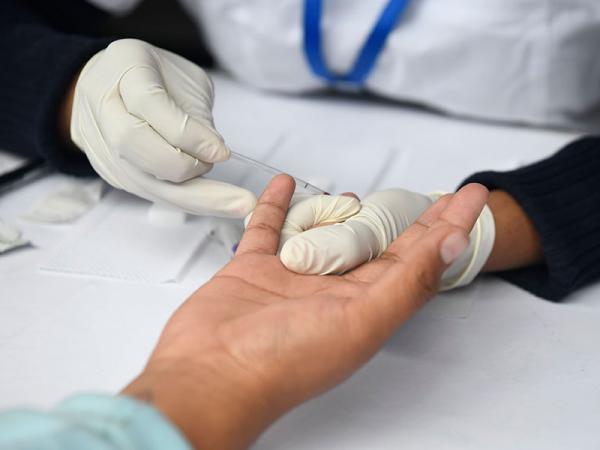 Tabús siguen limitando la donación altruista de sangre en Puebla, advierte el ISSSTEP