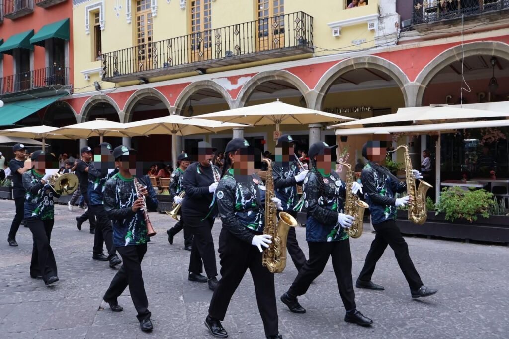 Desfile y música para reconstruir tejido social, jóvenes poblanos celebran su día