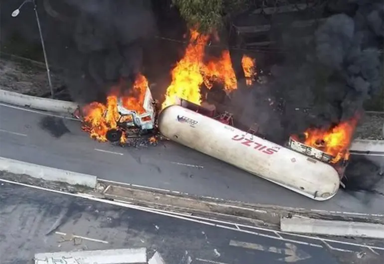 Silza, dueña de la pipa explosiva en Iztapalapa, enfrenta riesgo de revocación de permiso por 30 años