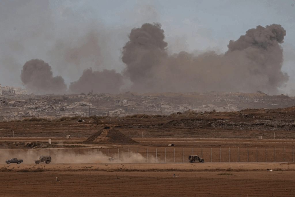 Israel anuncia inicio de alto al fuego en Gaza; miles regresan al norte en medio de la destrucción
