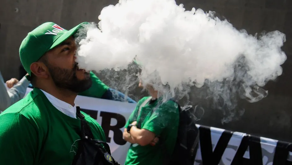 Senado mexicano aprueba prohibición total de vapeadores y cigarrillos electrónicos por riesgos a la salud juvenil