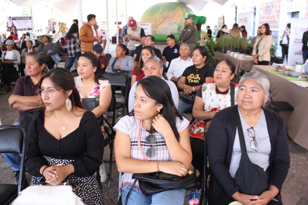 Acerca gobierno estatal capacitación y asesoría en Jornada Ciudadana en Atlixco