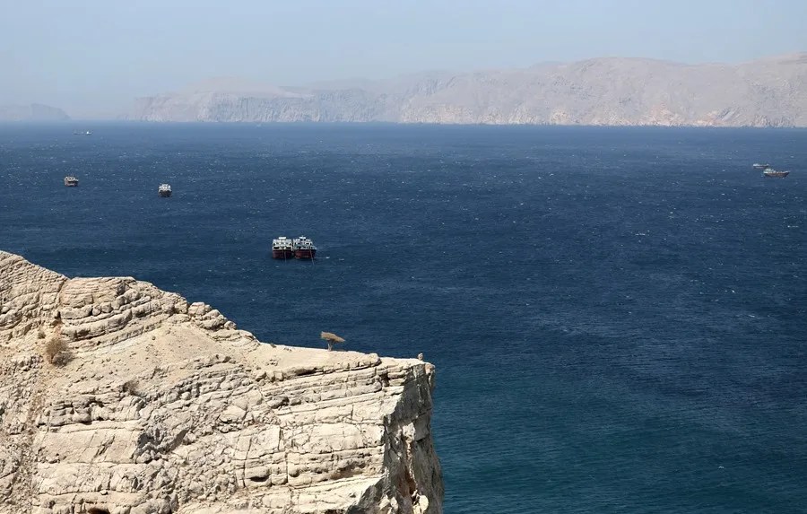 Irán anuncia que abre «completamente» el estrecho de Ormuz mientras dure alto el fuego