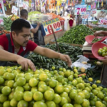 Inflación se modera a 4.53% en la primera mitad de abril, reporta Inegi