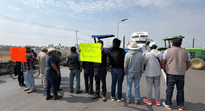 Tras 39 horas de protesta, ejidatarios retiran bloqueo al acceso del AIFA