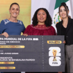 Sheinbaum entrega boleto para inauguración del Mundial a joven veracruzana Yolett Cervantes