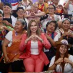 Con cercanía y sensibilidad, Ceci Arellano comparte con familias en cierre de Feria de Puebla