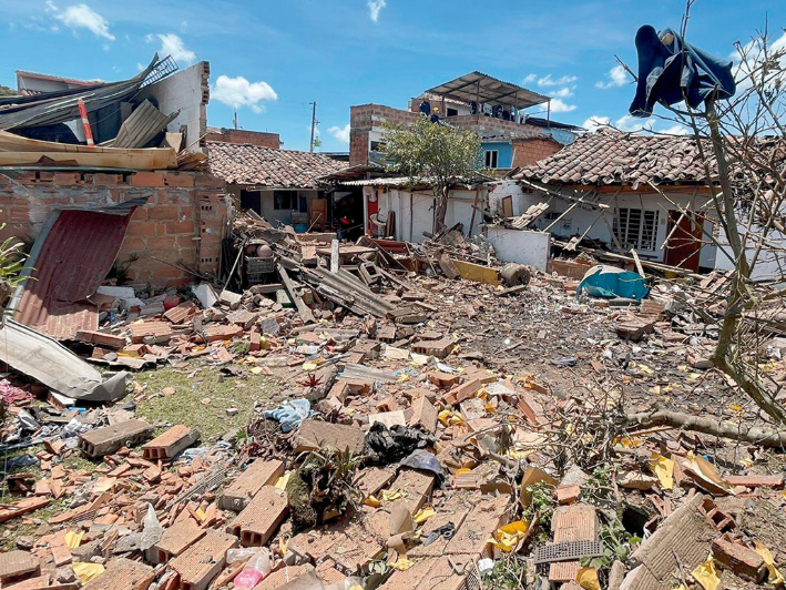 Un muerto y varios heridos tras explosión en vivienda de zona de influencia armada en Colombia