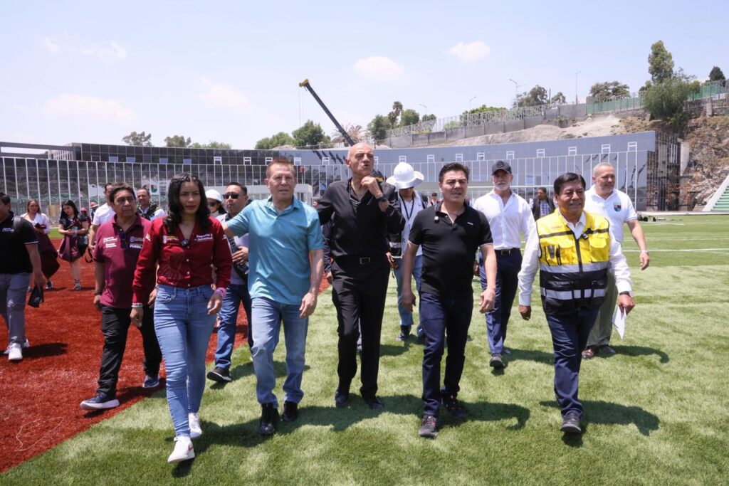 Campeones del boxeo mundial inspiran a estudiantes en la UDEP
