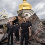 Ataque masivo ruso deja 11 muertos y destruye emblemática catedral en Kiev