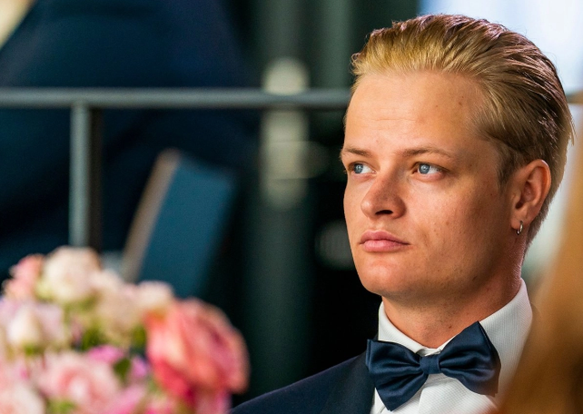 Condenan a hijo mayor de la princesa heredera de Noruega a cuatro años de prisión por violación