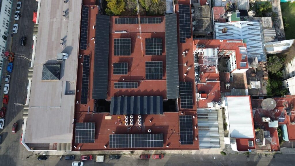 Más de 6 mil paneles solares impulsan la eficiencia energética en Puebla
