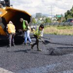 Secretaría de Infraestructura tiende micro carpeta en Periférico Ecológico para seguridad vial